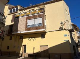 Cal Joan d'Anya, acomoda&ccedil;&atilde;o com cozinha em Agramunt