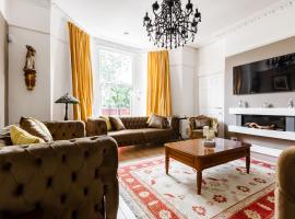 Grand Victorian Villa 6 - En-Suites, Hot Tub, Cinema Room, Private Parking & Park View, hotel in Liverpool