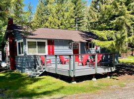 Beautiful Bungalow and Bunk House, Close to Lake, bungalov v destinaci Nordman