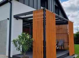 M&M House, hotel di Okuninka