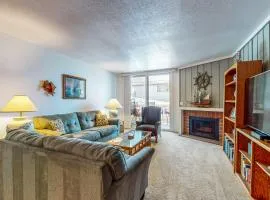 Breakwater Escape A 200 - Spacious Condo with BBQ grill, board games, and fireplace
