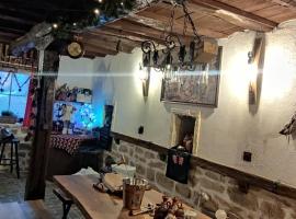 Долапите guest house с. Градище, hotel a Levski