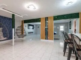 Cruise Haven with Pool, 15 Min to Port Canav & Beach