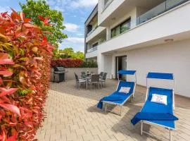 Cozy Apartment In Vantacici With Wifi