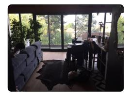 Home in Paris, hotel i Sèvres