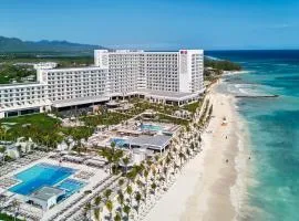 Riu Palace Aquarelle - All Inclusive、ファルマスのホテル