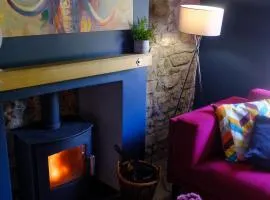 The Wave Cottage - 3 Bedroom with off road Parking for 3 Cars or Vans & EV point