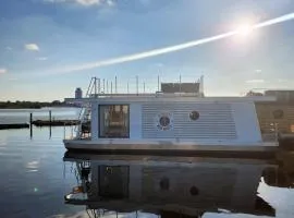 Hausboot Moin Madita in exklusiver Lage