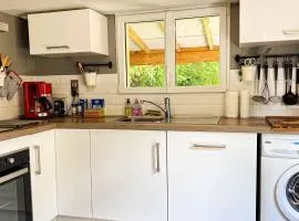 Maison campagne, rénovée 2020, jardin privé, internet rapide, équipements loisirs, Véhicules OK, animaux acceptés. - FR-1-497-133