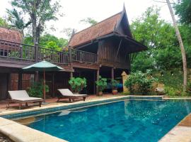 Mekong Villas, hotel with pools in Pak Chom