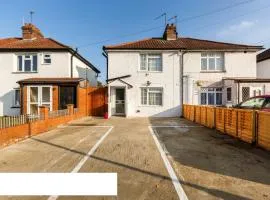 Cosy private flat in London, Contractors Free Parking on premise