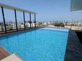 NEW Luxury 2BR King Bed, Gym, & Pool in the heart of Santo Domingo, ξενοδοχείο στο Σάντο Ντομίνγκο