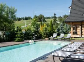 Domki w Białce WOODHOUSE- basen, sauna, jacuzzi、ビャウカのシャレー