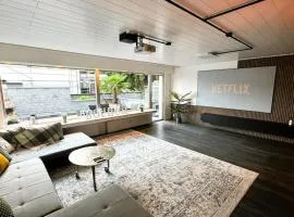 Geräumiges Apartment mit XXL Leinwand I Parkplatz I WiFi