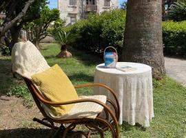 Peculiar Garden Apartment – hotel w mieście Mitylena