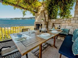 Casa Monterosso - great sea view, free parking, large terrace, near the sea, hotel in Crveni Vrh