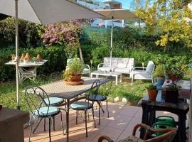 The Flower- Townhouse with air conditioning and garden!