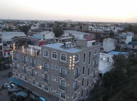 ์นํ ๋ฅด๊ฐ๋ฅด์ ์์นํ ํธํ
Hari Leela fort view palace