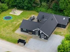 Amazing Home In Glesborg With Sauna
