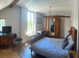 21, hotel with parking in Melun