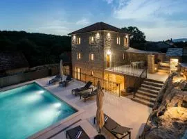 Awesome Home In Zmijavci With Wifi