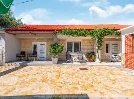 Nice Home In Seline With Wifi
