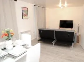 Stylish Flat by SN Homes - Zone 4 Abbey Wood London