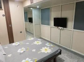 HomiStay Economy Suite