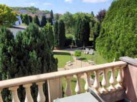 Hôtel Côté Jardin, hotel v destinaci Commercy