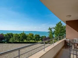 MyFlat Club 218 Gold II Wellness Apartment