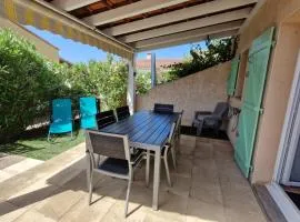 MARINES DU ROUSSILLON Villa en duplex très calme en résidence privée avec piscine - M65