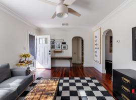 Remodeled 1920s Bungalow and Retro Casita, Hammock, ξενοδοχείο σε Mesa