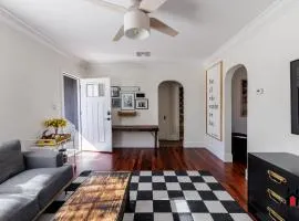 Remodeled 1920s Bungalow and Retro Casita, Hammock