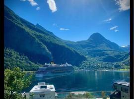 Solhaug Fjordcamping, лодж в Гейрангере