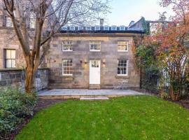 Dragon Suites - Yukina Suite - 2 bed city centre house with garden, villa en Edimburgo