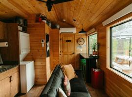 Cabin 6 The Bike Haus, hotel in Lakeside