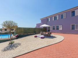 Figaro Vrsar with Pool and Garden for 4 Persons, hotel a Vrsar