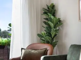 Stylish Urban Retreat on Eden