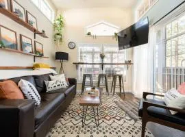 Rustic Escape Fireplace, BBQ Grill & Scenic Views