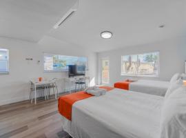 Spacious studio with Balcony and Parking at the Beach -M46, Hotel in Hollywood