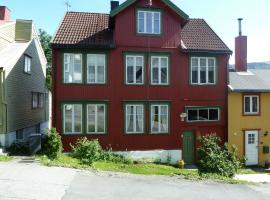 트롬쇠에 위치한 호텔 Red Old House Tromsø Apartment