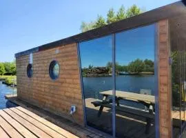 A nice Tiny House on the water