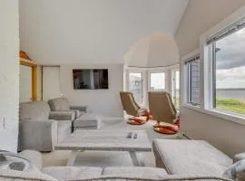 5 Mi to Provincetown! Water-View Beach House