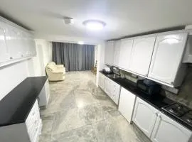 THE ROYAL BOUTIQUE HEATHROW LODGE by LONDON