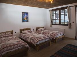 Chateau Erkech Triple Room – hotel w mieście Kozichino