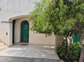 Joli appartement climatisé avec terrasse à moin 10 minutes à pieds de la plage
