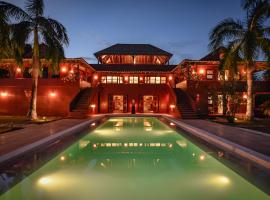 Luxury Ocean View Villa Esplendorosa, hotel in Jobal