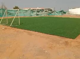 مزرعه ديزرت بريز راس الخيمه بها حمام سباحه وملاعب للاطفال و سينيما