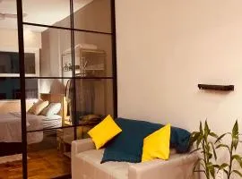 Quadra praia! Loft industrial requintado NOVO para 4 pessoas vizinho COPACABANA PALACE!