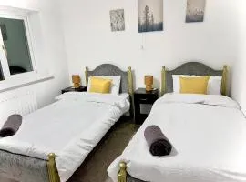 NEW Spacious 6 Guests House Sheffield WIFI Parking